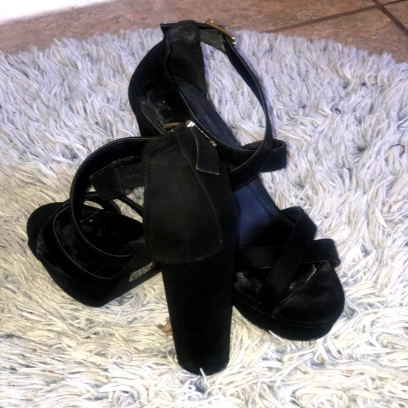 Black Platform Heels - Picture 1 of 2
